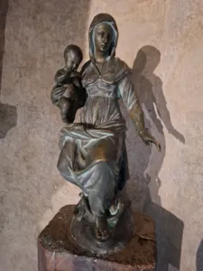 Le Puy en Velay La chapelle St-Michel-ďAiguilhe Madona