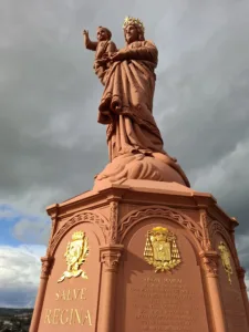 Le Puy de velay Statue de Notre-Dame de France