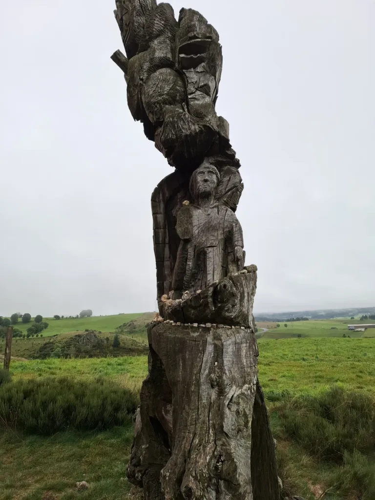 Totem nad Sauges