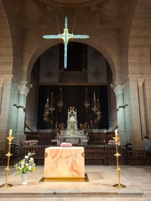 Le Puy en Velay katedrála Sv. Jakub oltář s madonou