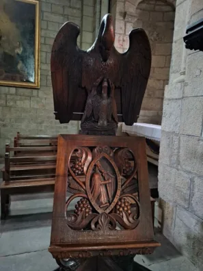 Stojánek na knihu všech knih Kostel St Julien