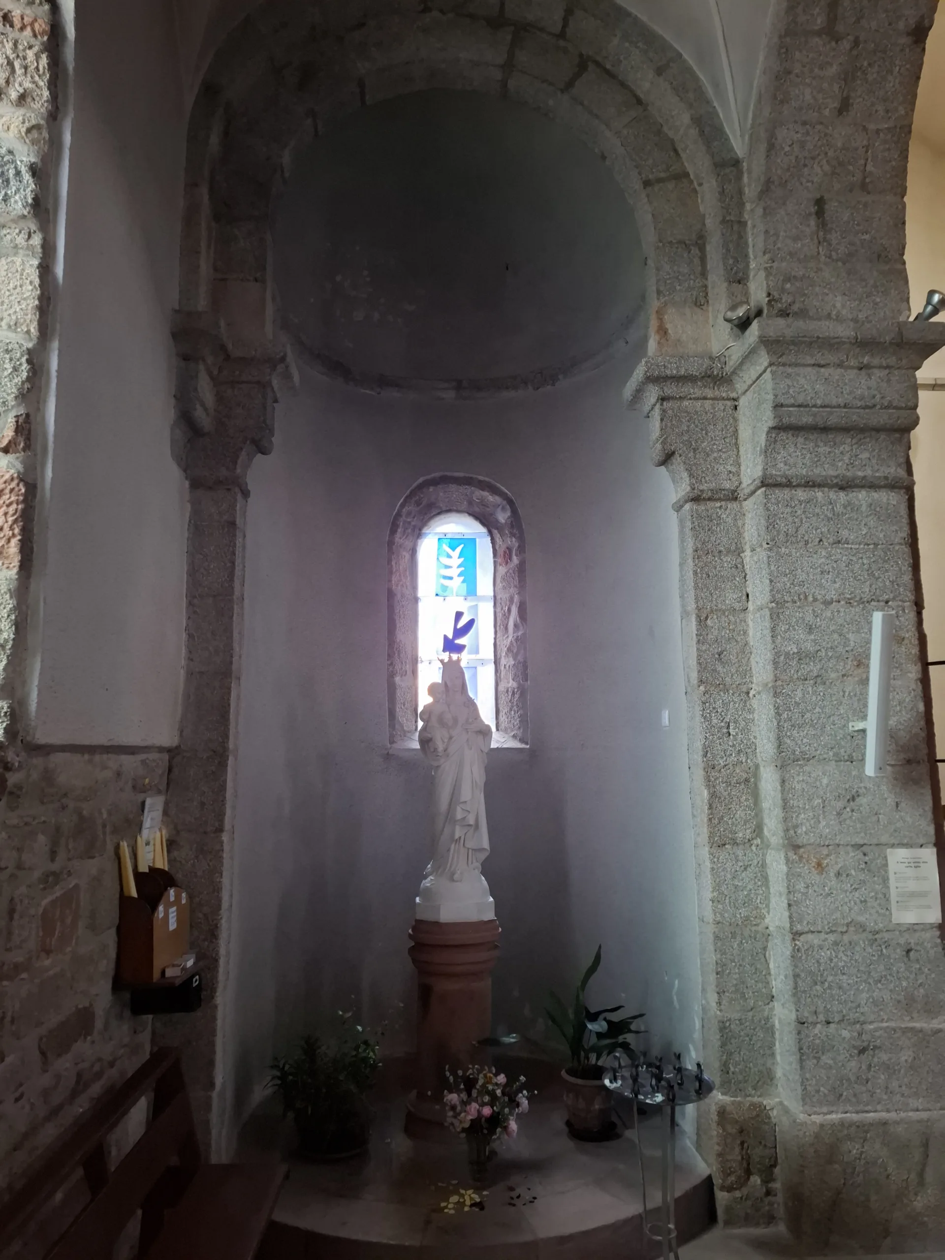 Campuac kostel interier