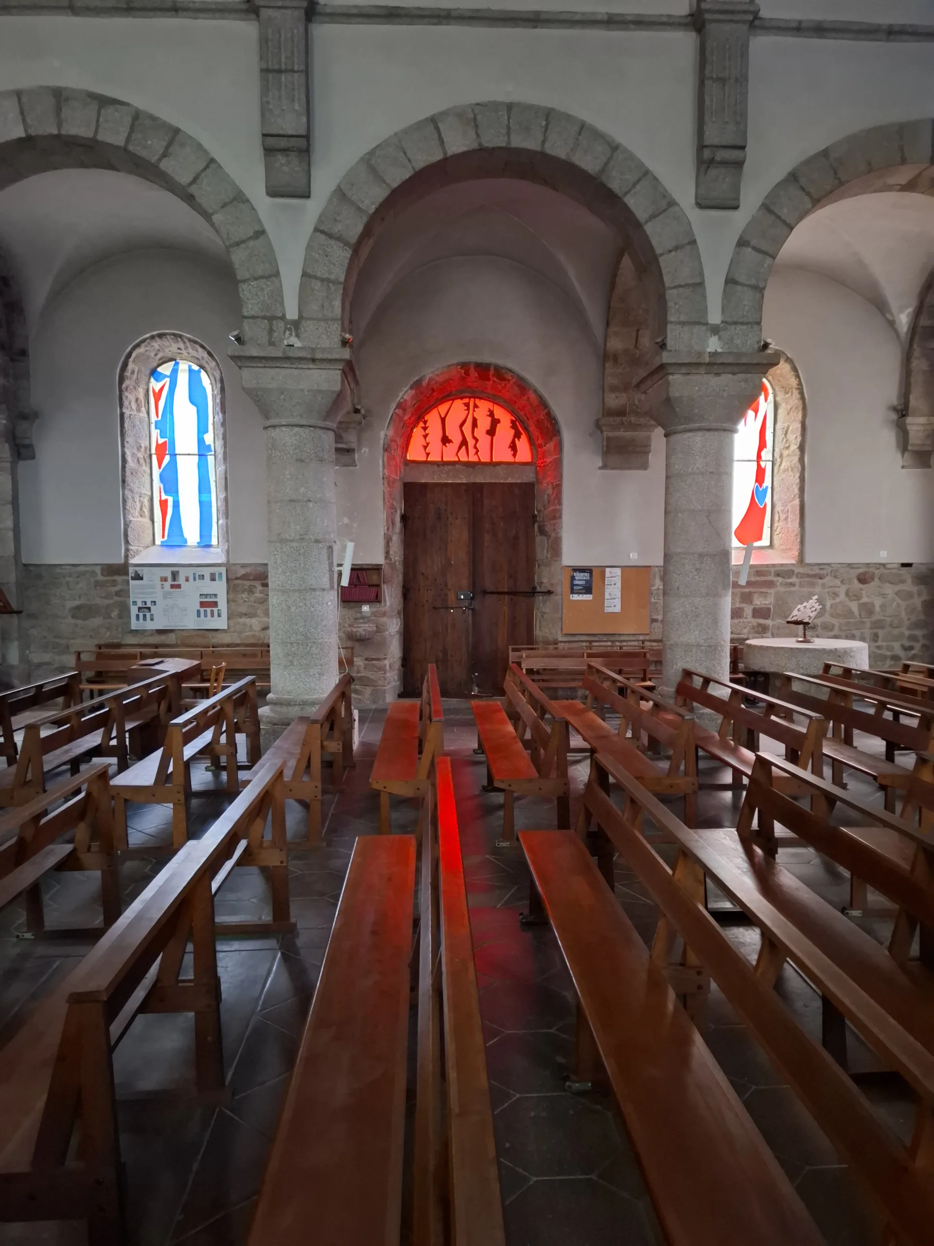 Campuac kostel vitráž