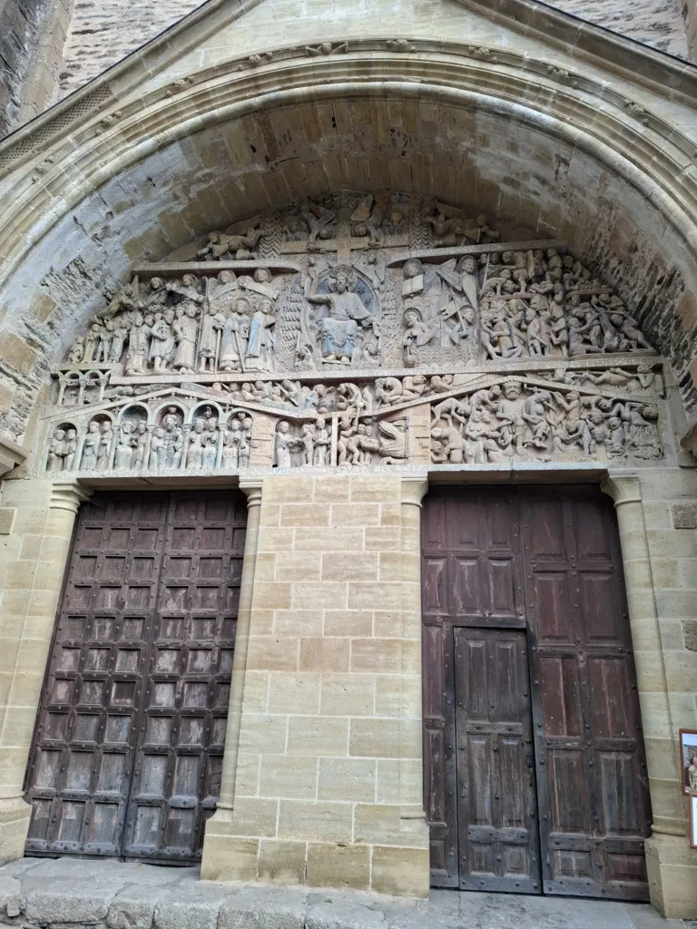Conques portál katedrály
