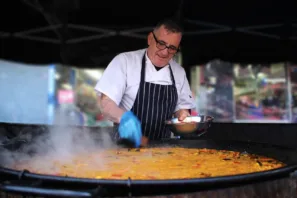 paella s mořskými plody