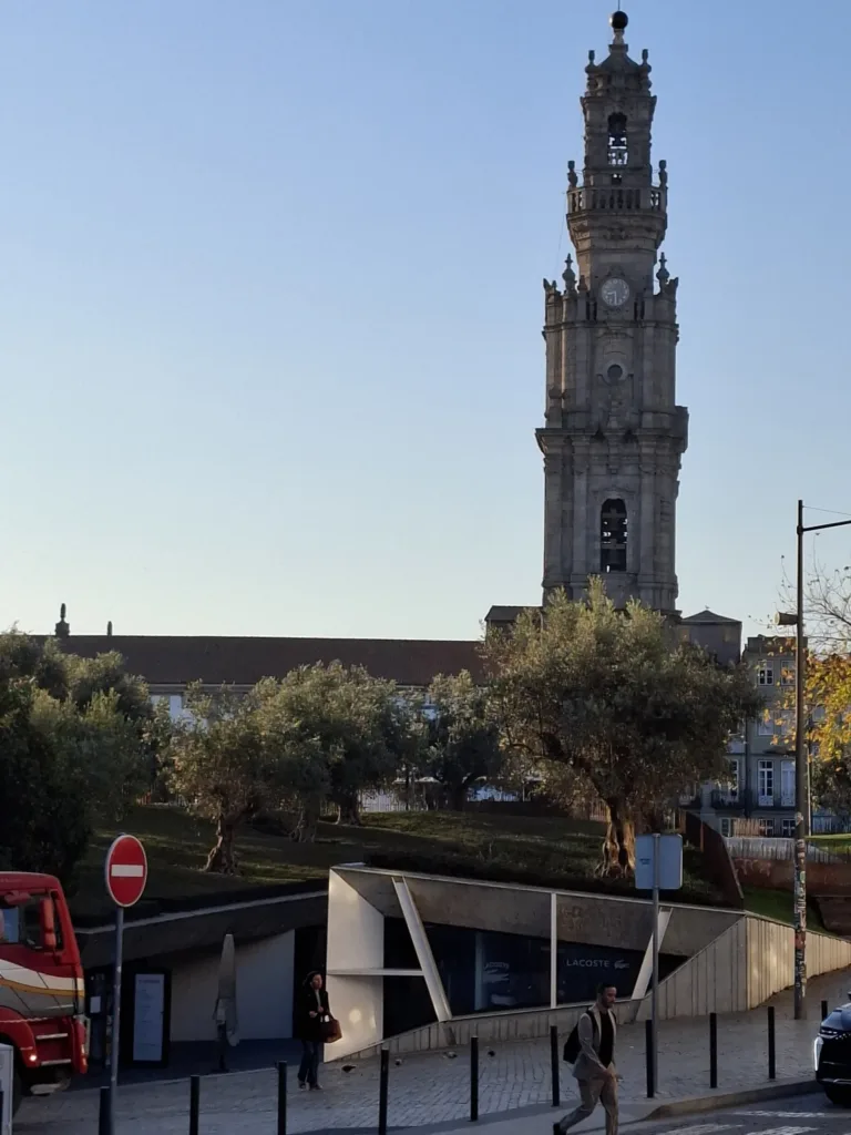 Porto Věž kleriků a tržnice