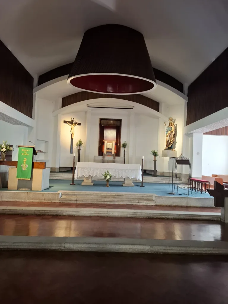Igreja Paroquial de São José de Ribamar interier