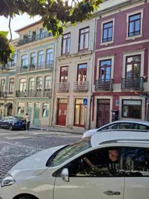 Domy Porto za stanicí Trinidy