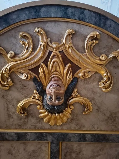 Esponsede sponzorka kostela