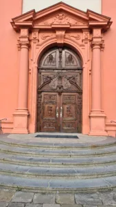 Stará Boleslav kostel Nanebevzetí Pany Marie dveře