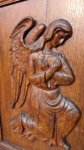 Stará Boleslav kostel Nanebevzetí Pany Marie anděl na dveřích