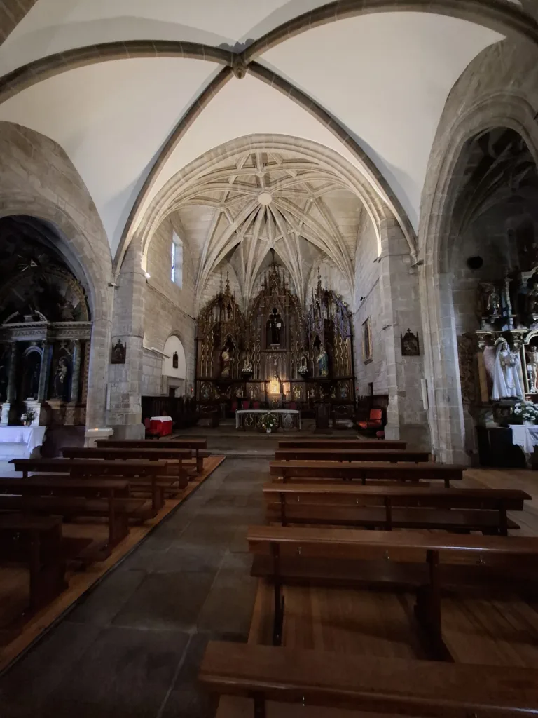 Igrexa de Santiago de Redondela hlavní oltář