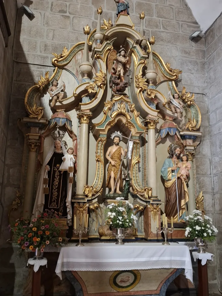 Igrexa de Santiago de Redondela boční oltář