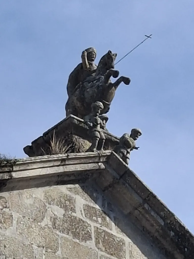 Igrexa de Santiago de Redondela štít se Sv. Jakubem