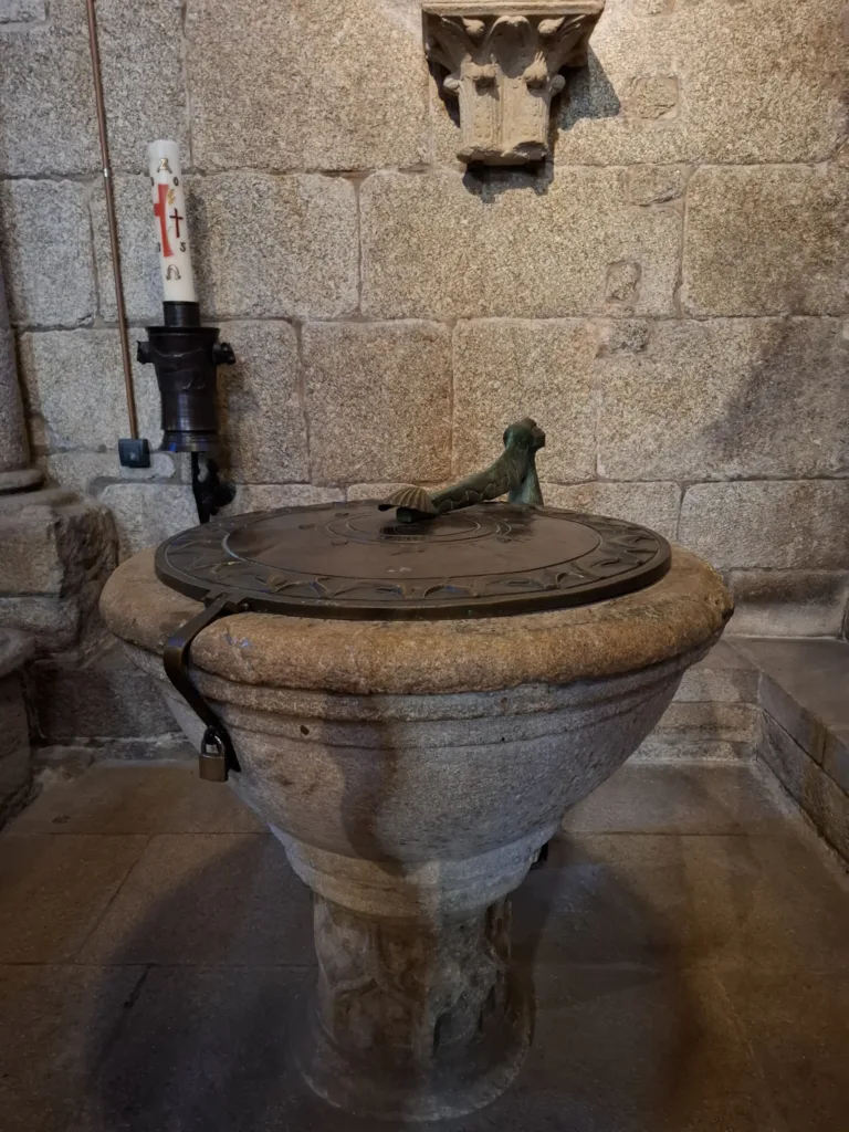 Catedral Basílica Metropolitana - Katedrála Sv. Jakuba křtitelnice