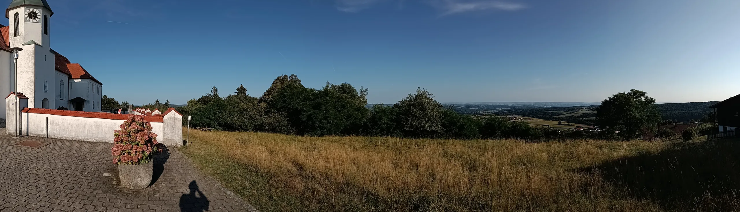 Pilsgramberg kostel Sv. Uršuly. Vzadu Dunaj