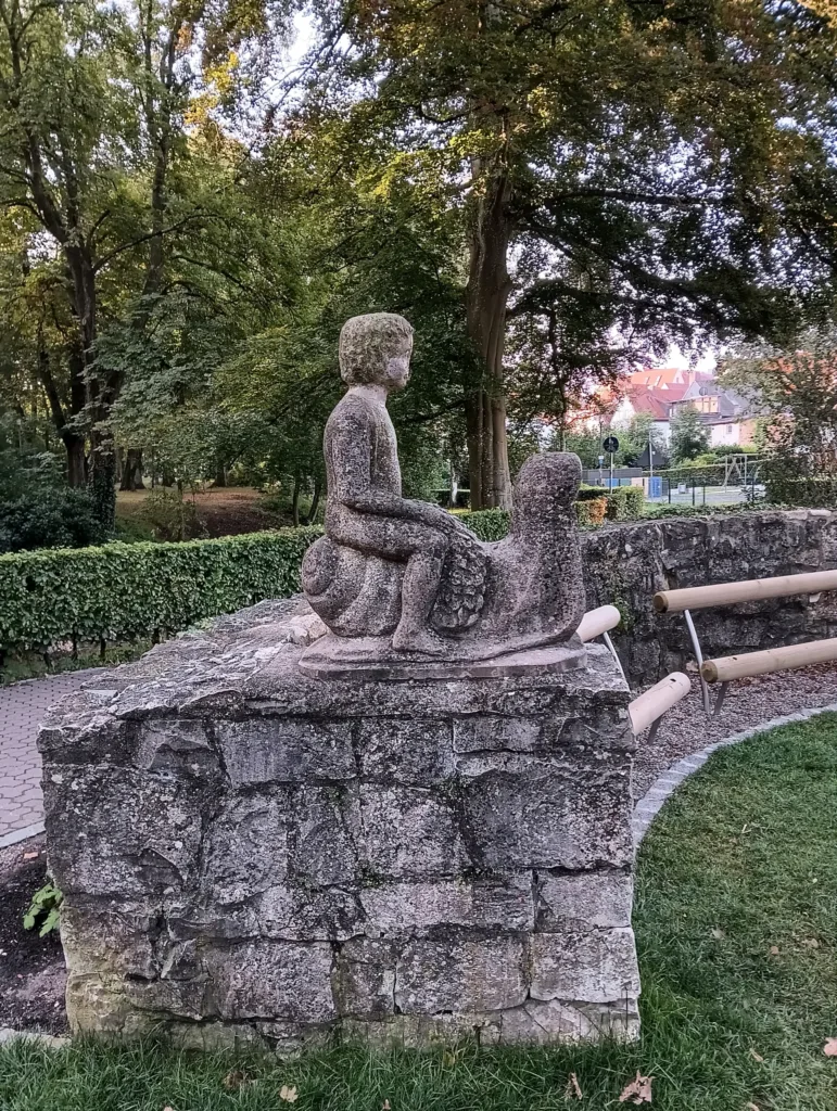 Donnauwört dětské hřiště chlapeček na šneku