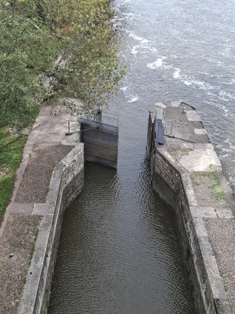 Cahors Ponte Valentré plavební komora