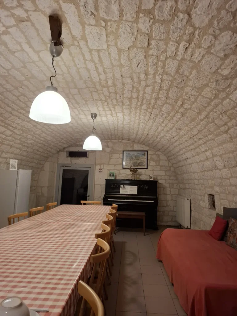 Gîte d’étape communal Le Nid des Anges jídelna