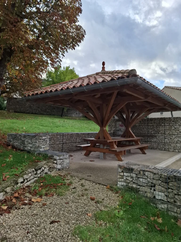 Montcuq dáte si oběd