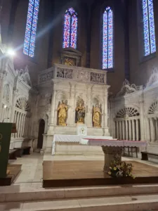 Klášter Sv. Petra Missac oltář