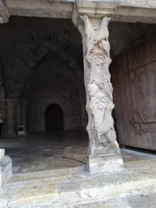 Klášter Sv. Petra Moissac sloup portálu