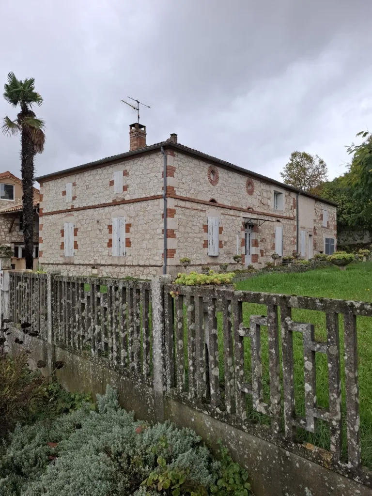Canal du midi městečka kolem