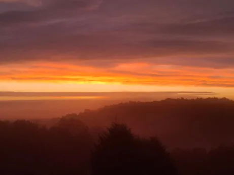 Auvillar ráno zlatá krajina