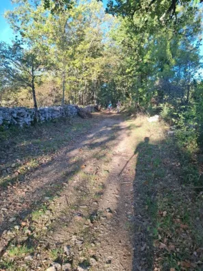Cahors cesta vápencové zídky