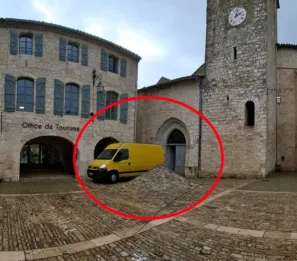 Lauzerte zvednutý roh náměstí (1)