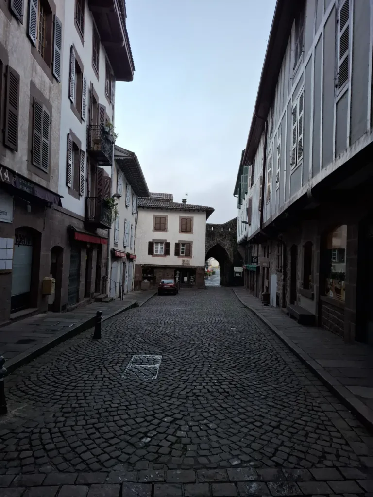 Saint Jean Pied de Port kostelní brána z druhé strany