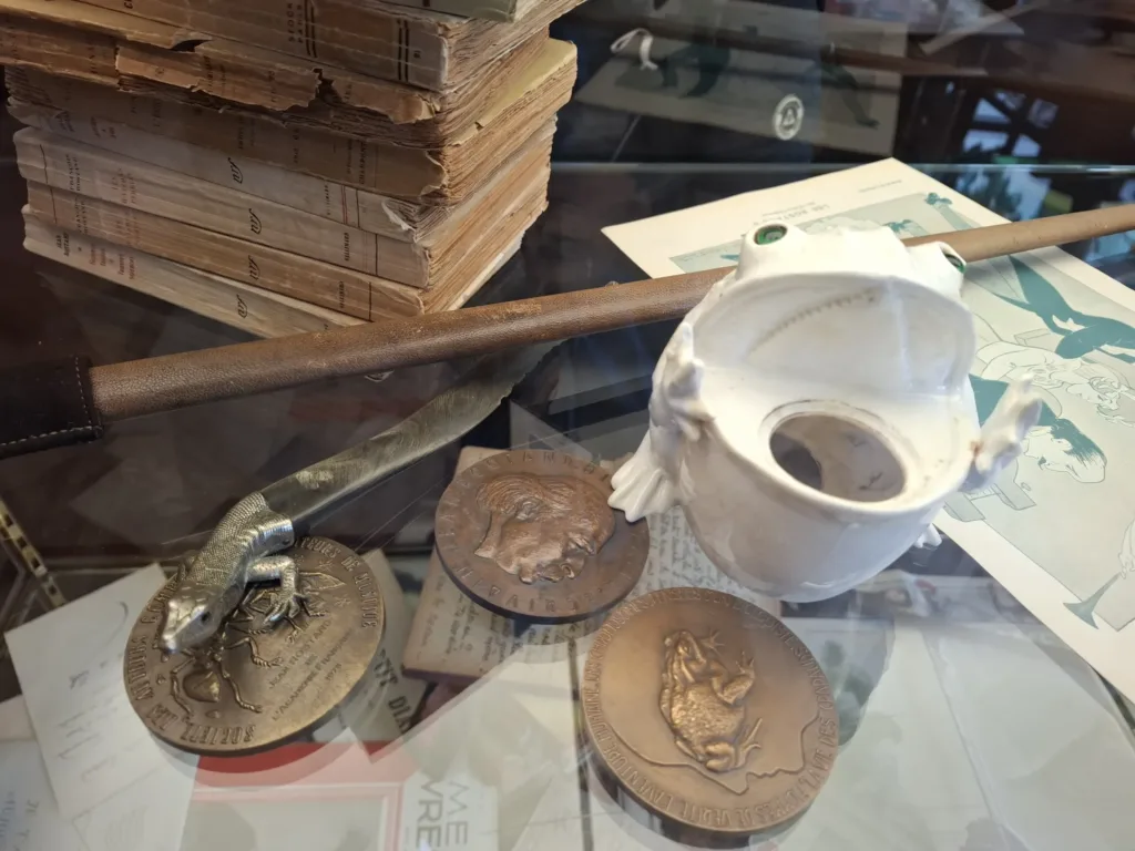 Vila Arnaga detaily vybavení Mistrova stolu