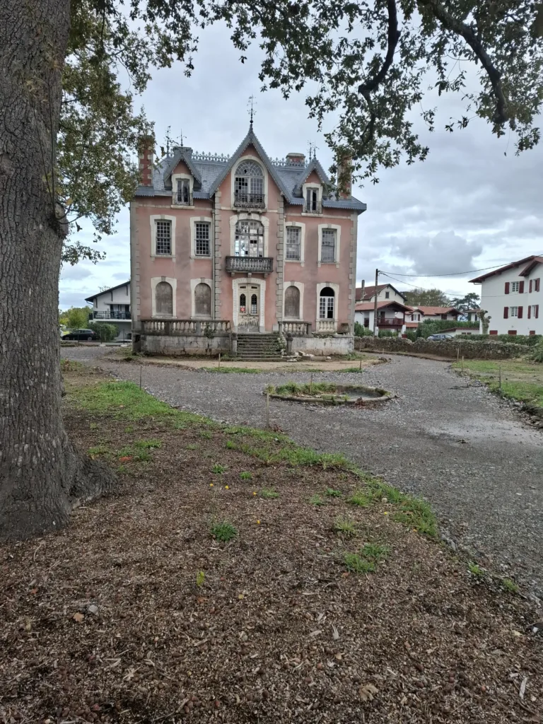 Cambo-les-Bains Alej Edmonda Rostanda dům
