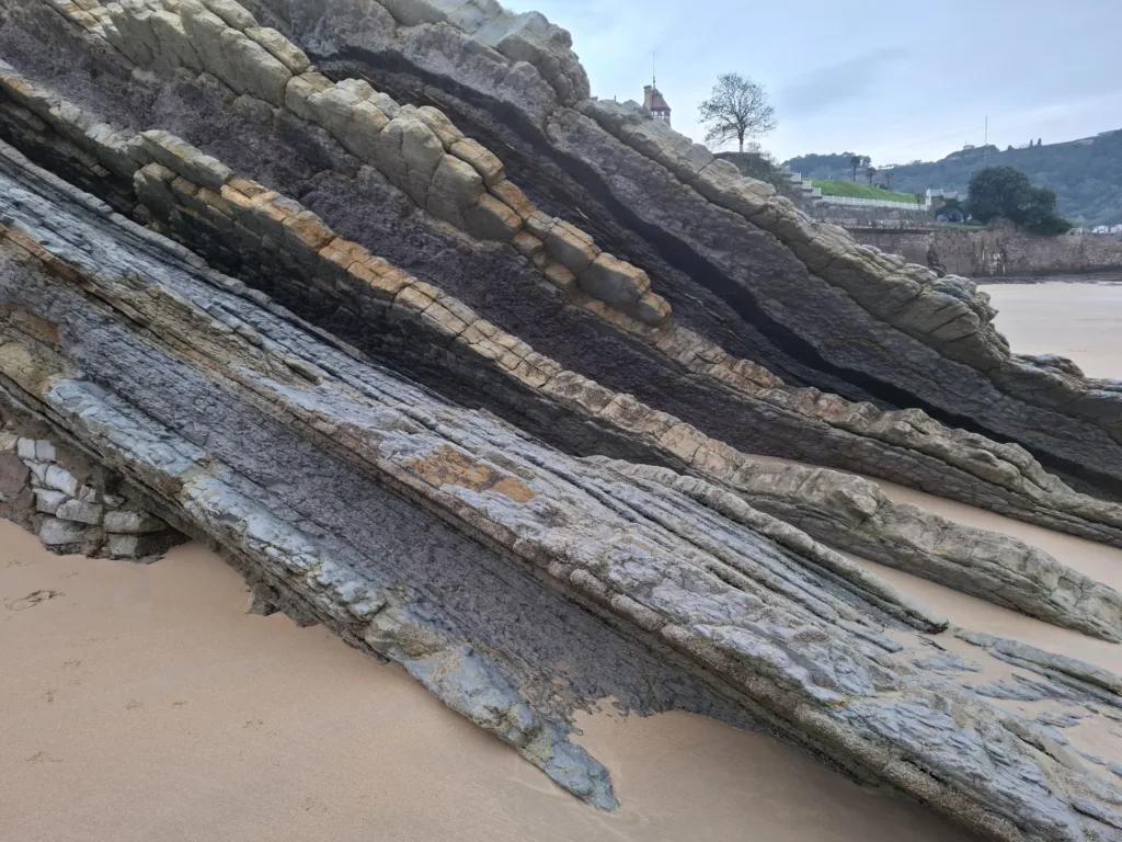 San Sebastian odloiv kamenné vlny detail