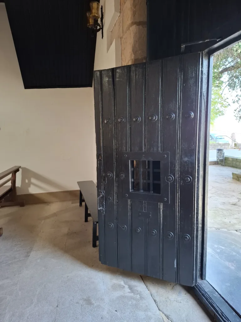 Ermita De Nuestra Señora De Arritokieta Zumaia vstupní dveře