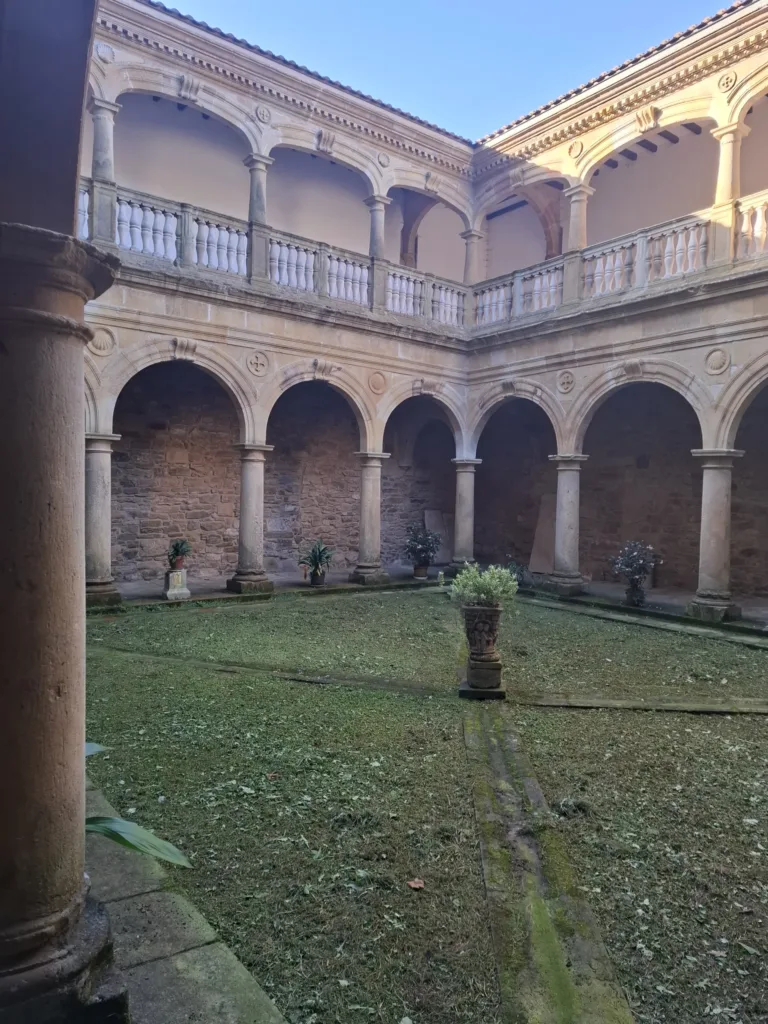 Eliza Zenarruzako Santa Maria Colegiata Rajský dvůr