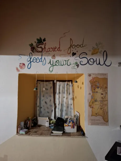 Sdílením jídla sytíš duši albergue Izarra Caborredondo