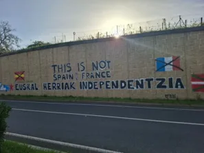 Larrabetzu stěna názorů