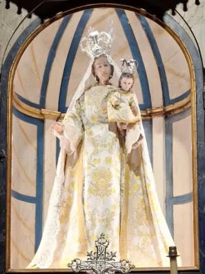 Santa María del Conceyu detail