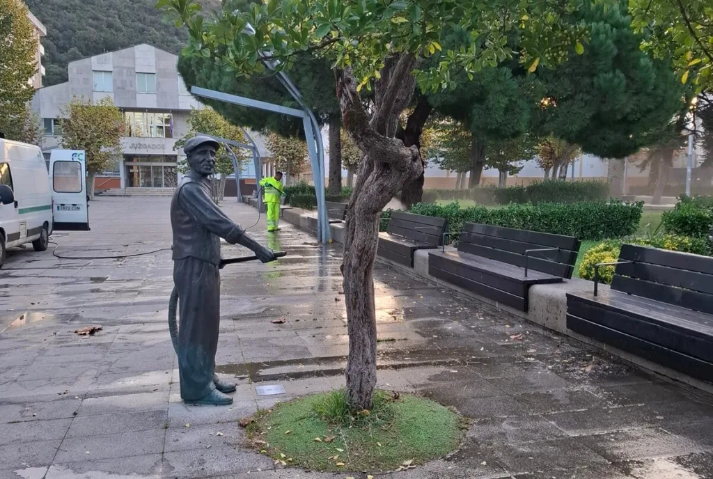 Santoña kovový zahradník