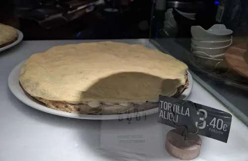 Tortilla de patatas s&nbsp;česnekovou omáčkou aioli Santander