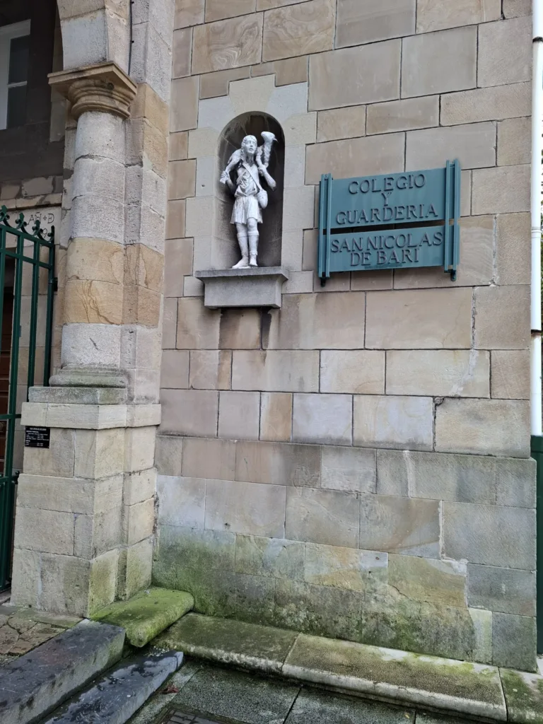 Aviles Iglesia de San Francisco vchod do školky