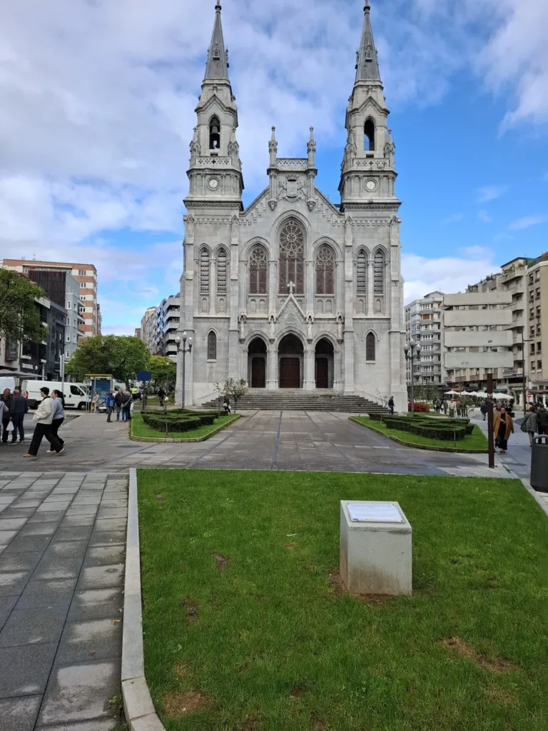 Aviles Iglesia de Santo Tomás de Cantorbery