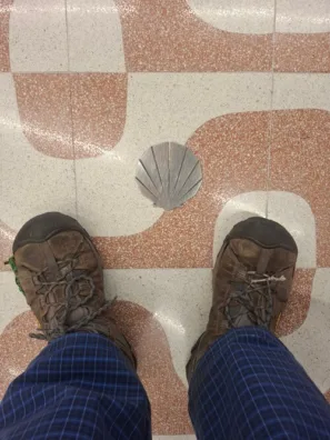 Poslední svatojakubská mušle Aeropuerto Santiago de Compostela