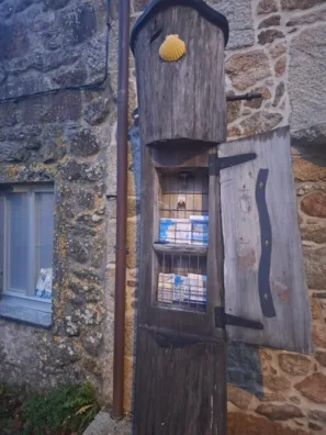 Soukromý kiosek s razítkem pro poutníka Quintáns