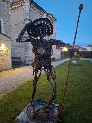 Couvent de Vaylats poutník před vchodem