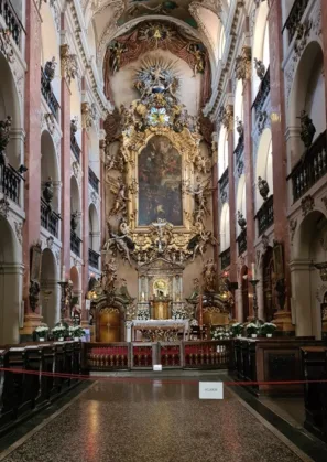 Hlavní oltář Basilika Svatého Jakuba Většího Praha